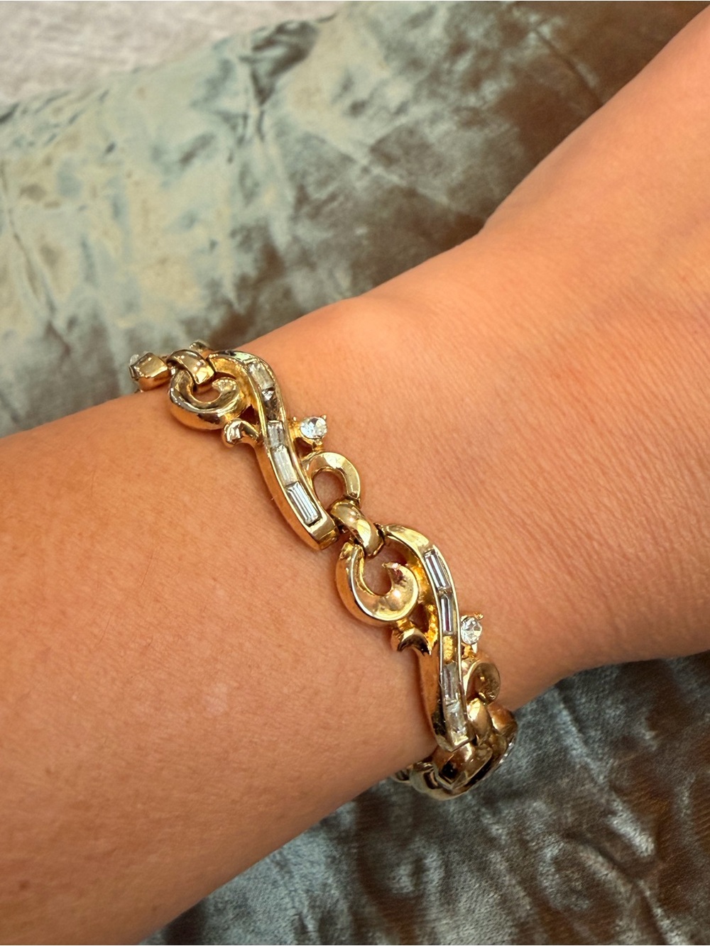 Vintage Crown Trifari Gold Tone Rhinestone Link Bracelet #748
